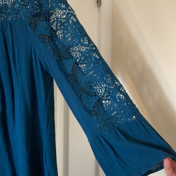Flawed teal blouse with lace sleeves and yoke - Picture 4 of 11
